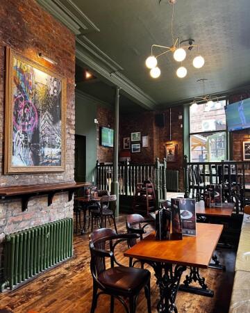 Best Sports Bars in Manchester - Lass O'Gowrie (Manchester)