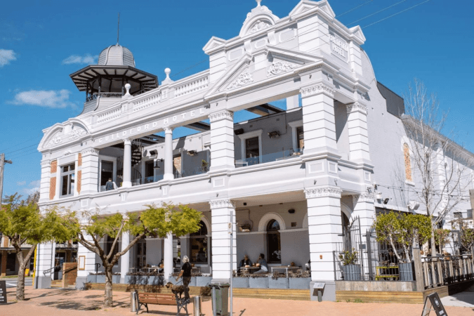 Best Sports Bars in Guildford - The Guilford Hotel