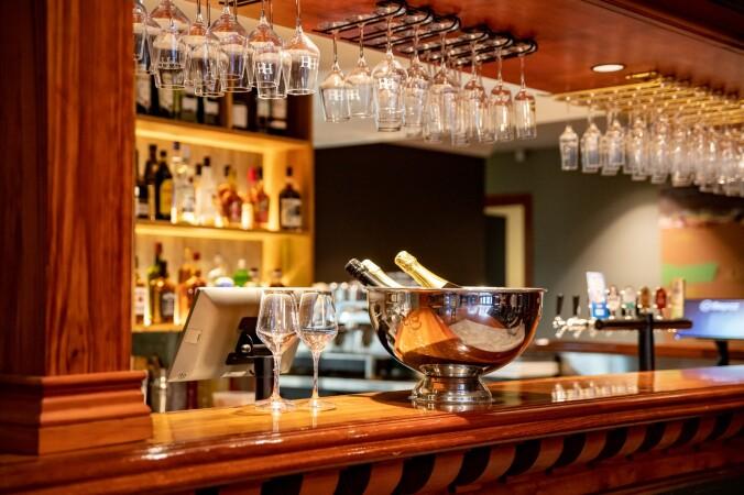 Best Sports Bars in Launching Place - Home Hotel Launching Place