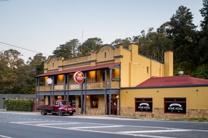 Best Sports Bars in Launching Place - Home Hotel Launching Place