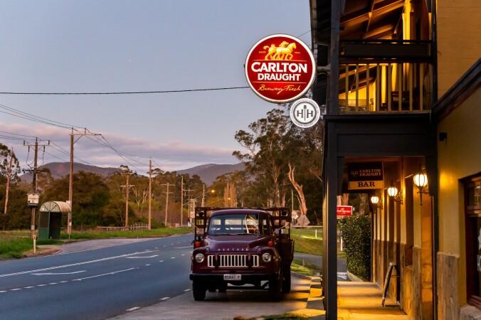 Best Sports Bars in Launching Place - Home Hotel Launching Place