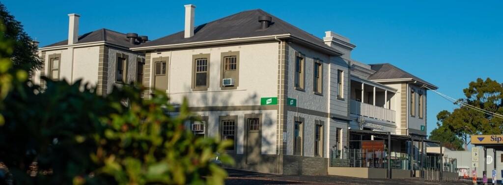 Best Sports Bars in Naracoorte - Bushman’s Arms Hotel