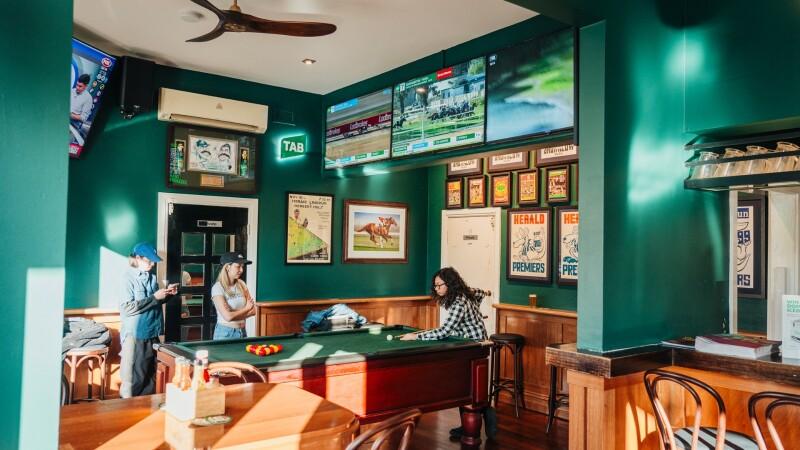 Best Sports Bars in West Melbourne - The Three Crowns Hotel