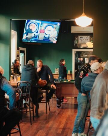Best Sports Bars in West Melbourne - The Three Crowns Hotel