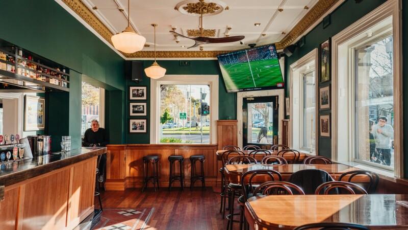 Best Sports Bars in West Melbourne - The Three Crowns Hotel
