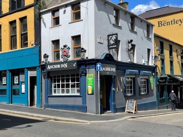 Best Sports Bars in Derry - Anchor Bar