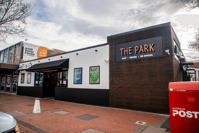 Best Sports Bars in Werribee - The Park Hotel