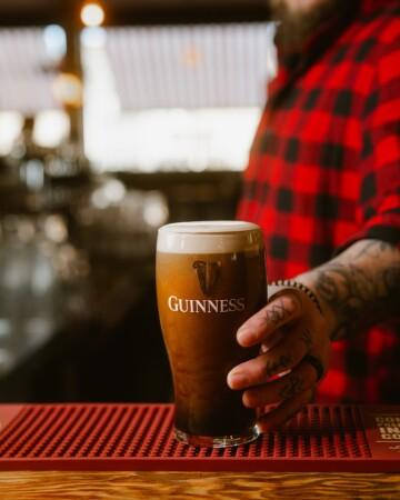 Best Sports Bars in Dublin - The Giddy Dolphin