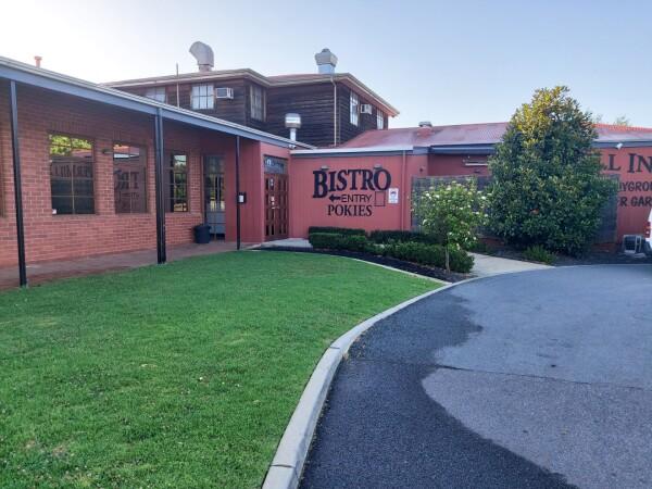 Best Sports Bars in Shepparton - Peppermill Inn