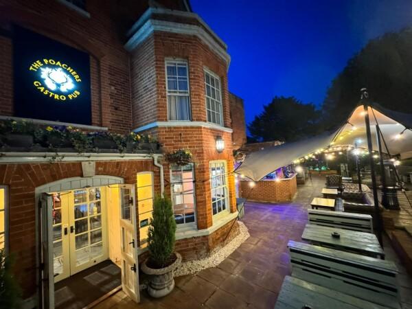 Best Sports Bars in Wokingham - The Poachers Gastro Pub
