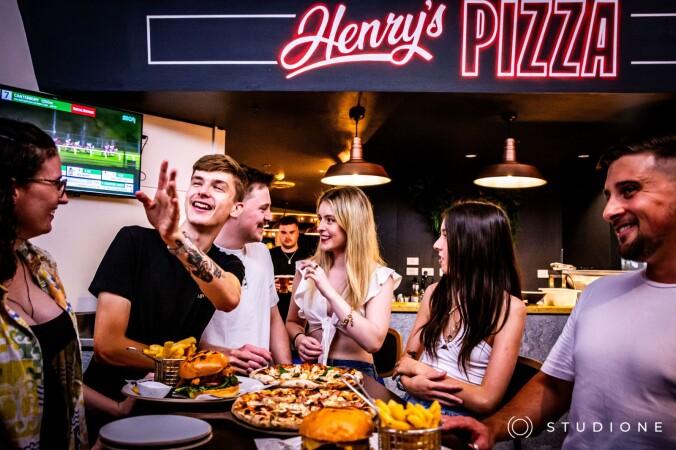 Best Sports Bars in Kingsford - Henry's at The Juniors Kingsford