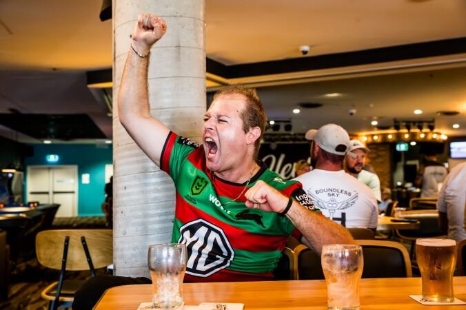 Best Sports Bars in Kingsford - Henry's at The Juniors Kingsford