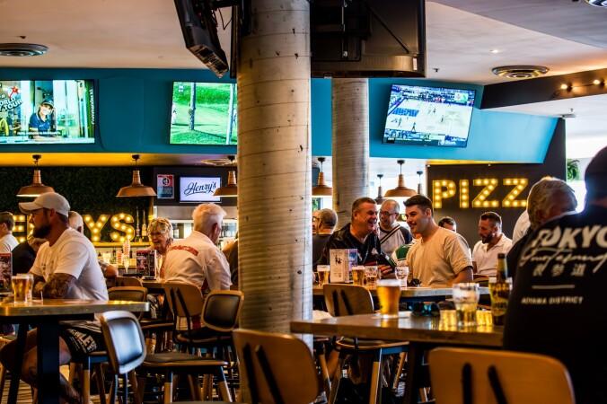 Best Sports Bars in Kingsford - Henry's at The Juniors Kingsford