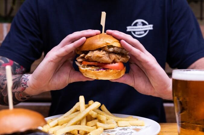 Best Sports Bars in Cooks Hill - Commonwealth Hotel Newcastle