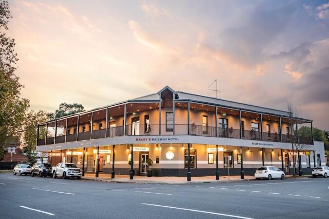 Best Sports Bars in Albury - Brady's Railway Hotel