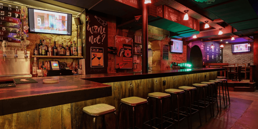 Best Sports Bars in Paris - The Moose