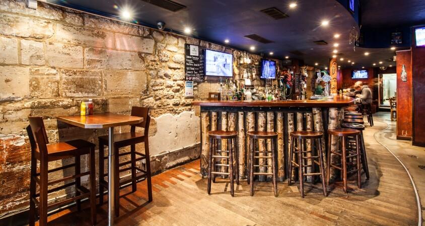 Best Sports Bars in Paris - The Moose