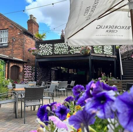 Best Sports Bars in Worcester - Mode Sports Bar & Grill