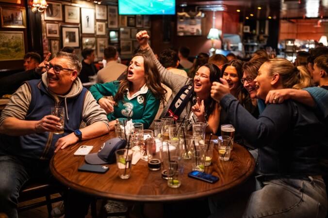 Best Sports Bars in London - Queens Head Shoreditch