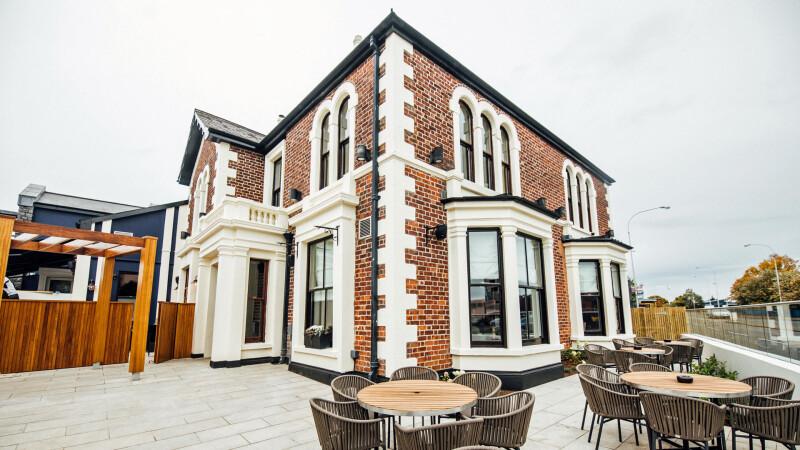 Best Sports Bars in Belfast - Doyen