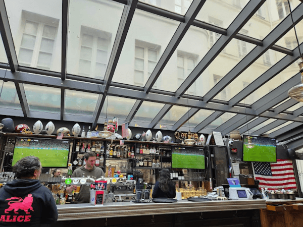 Best Sports Bars in Paris - Rosie's Smokehouse