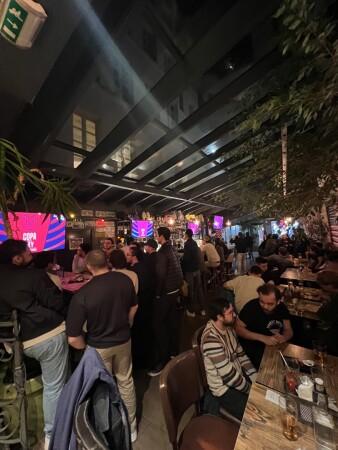 Best Sports Bars in Paris - Rosie's Smokehouse