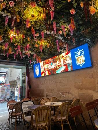 Best Sports Bars in Paris - Rosie's Smokehouse