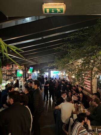 Best Sports Bars in Paris - Rosie's Smokehouse