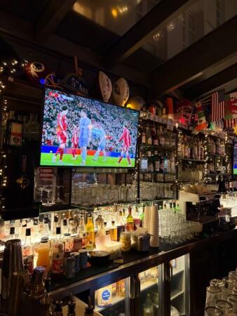Best Sports Bars in Paris - Rosie's Smokehouse