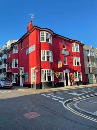 Best Sports Bars in Brighton - The Lion & Lobster
