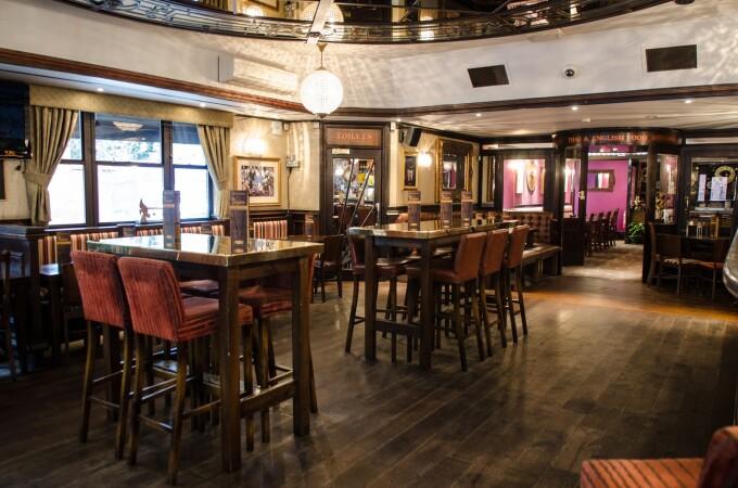 Best Sports Bars in London - Latymers Hammersmith