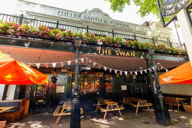 Best Sports Bars in Thame - Swan Bayswater Road