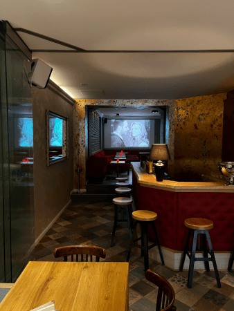 Beste Sportsbars in Berlin - ZAZA Diner & Drinks