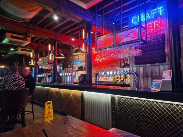 Best Sports Bars in Liverpool - Flanagans Apple Restaurant