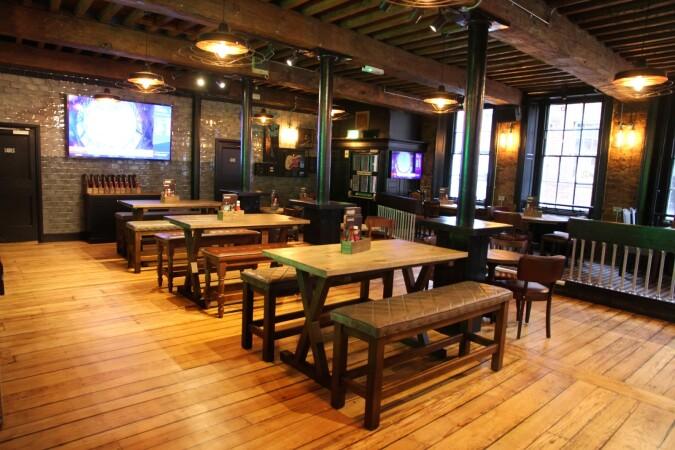 Best Sports Bars in Liverpool - Flanagans Apple Restaurant