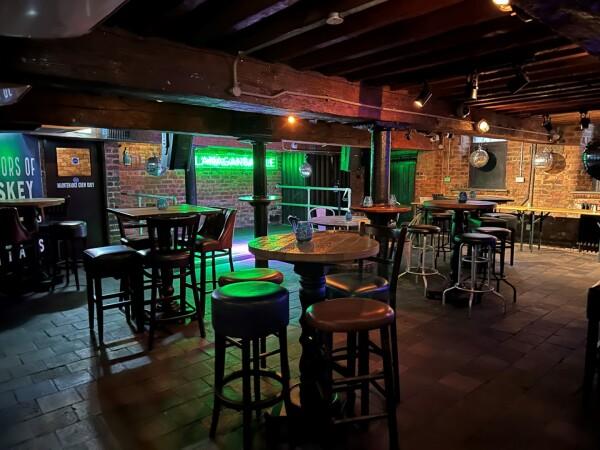 Best Sports Bars in Liverpool - Flanagans Apple Restaurant
