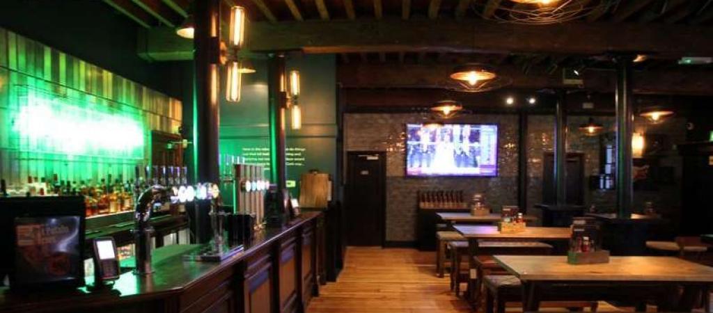 Best Sports Bars in Liverpool - Flanagans Apple Restaurant