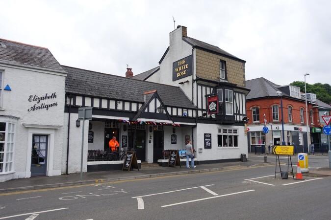 Best Sports Bars in Swansea - White Rose