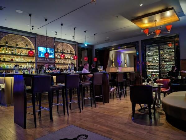 Beste Sportsbars in Berlin - Schinkel Bar im TITANIC Gendarmenmarkt Berlin