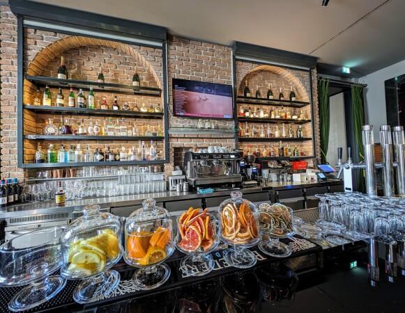 Beste Sportsbars in Berlin - Schinkel Bar im TITANIC Gendarmenmarkt Berlin