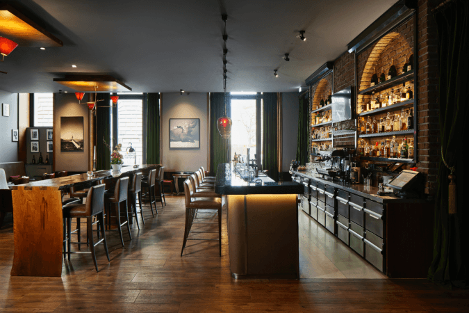 Beste Sportsbars in Berlin - Schinkel Bar im TITANIC Gendarmenmarkt Berlin