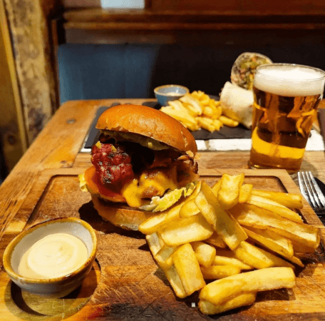 Best Sports Bars in Meribel - La Taverne