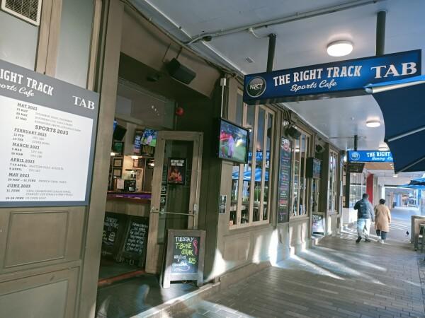 Best Sports Bars in Auckland - The Right Track Sports Cafe