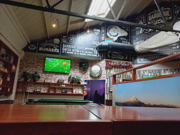 Best Sports Bars in New Plymouth - Crowded House Bar & Eatery