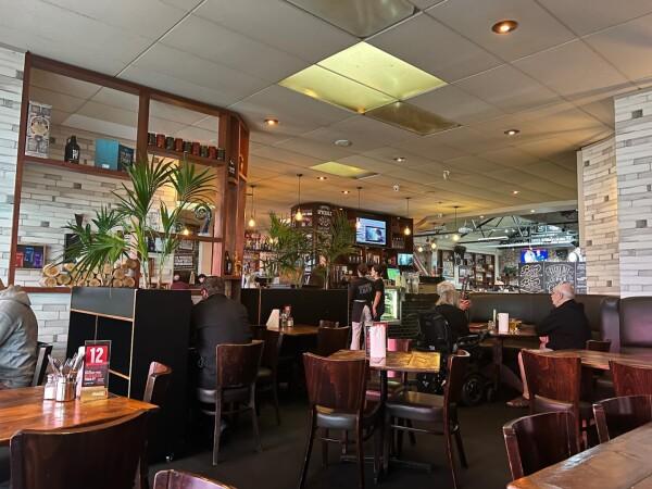 Best Sports Bars in New Plymouth - Crowded House Bar & Eatery