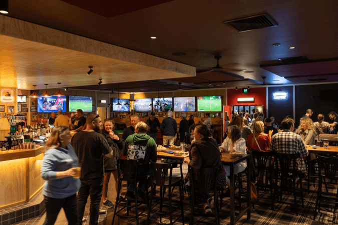Best Sports Bars in Eaton - Eaton Tavern