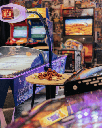 Best Sports Bars in Eaton - Eaton Tavern