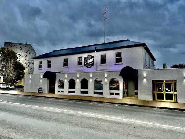 Best Sports Bars in Mount Gambier - Globe Hotel