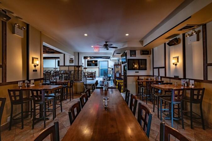 Best Sports Bars in Forrest Hills - Cobblestones Pub