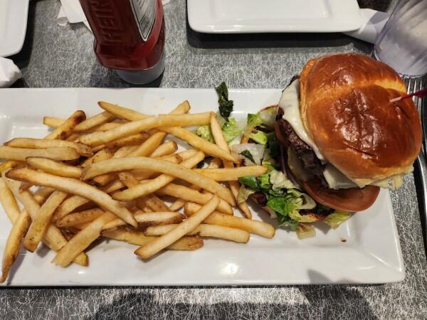 Best Sports Bars in Milpitas - Dave & Busters @ Milpitas/San Jose